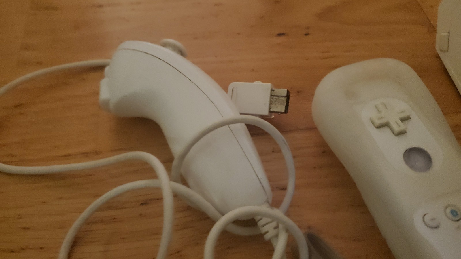 Nintendo Wii with Wii Play included, All cables and Wii Remote with Nunchuk