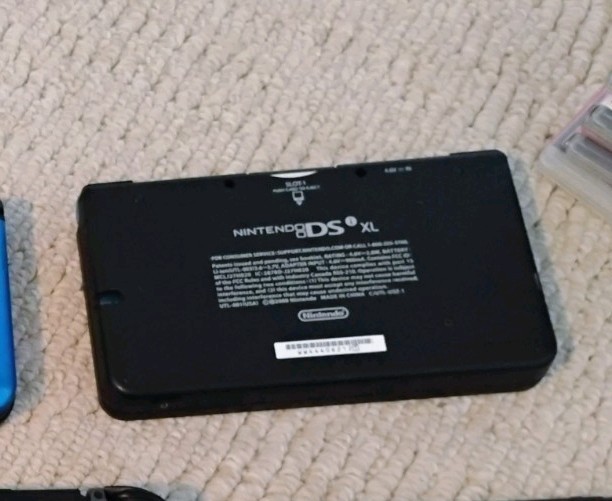 Nintendo DSI XL Blue no charger or stylus super Mario Bros DS game included read