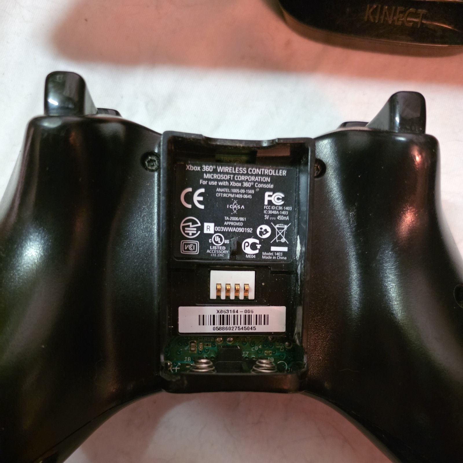 X Box 360 S Gaming console With Kintect Headphones Controller 320 Gb Hard Drive.