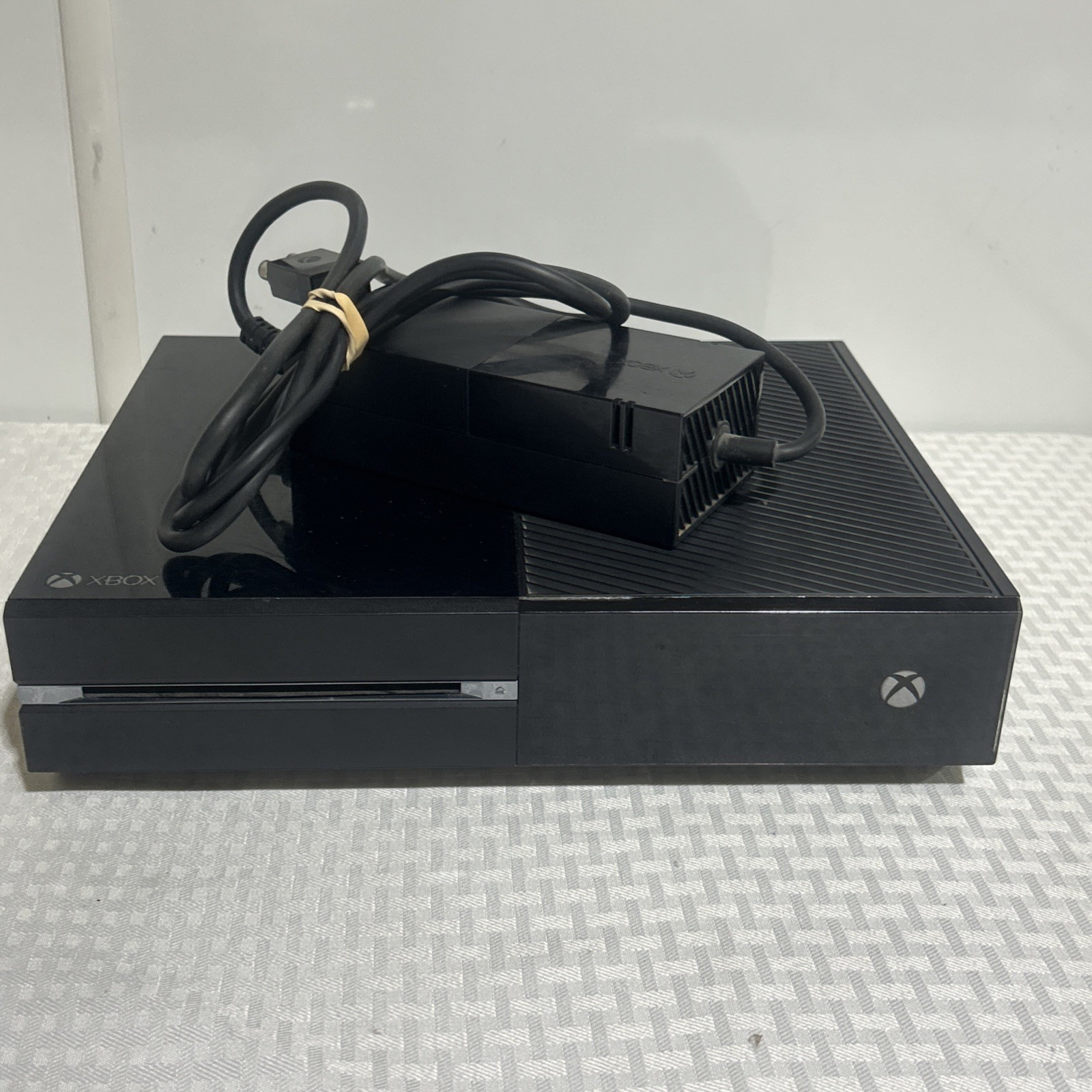 Microsoft Xbox One Model 1540 Console Only Parts/Repair AS-IS WITH ADAPTER