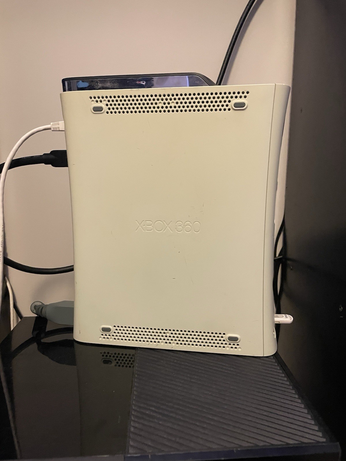 Microsoft Xbox 360 Pro 120GB Console – Matte White