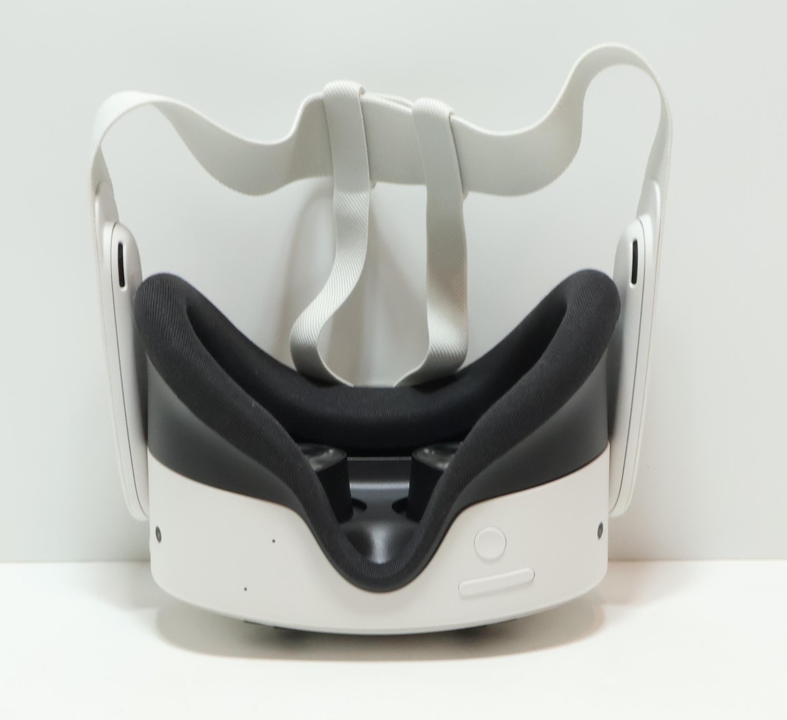 Meta Quest 3s Mixed Reality VR Headset 128GB Model P97 – White/Gray
