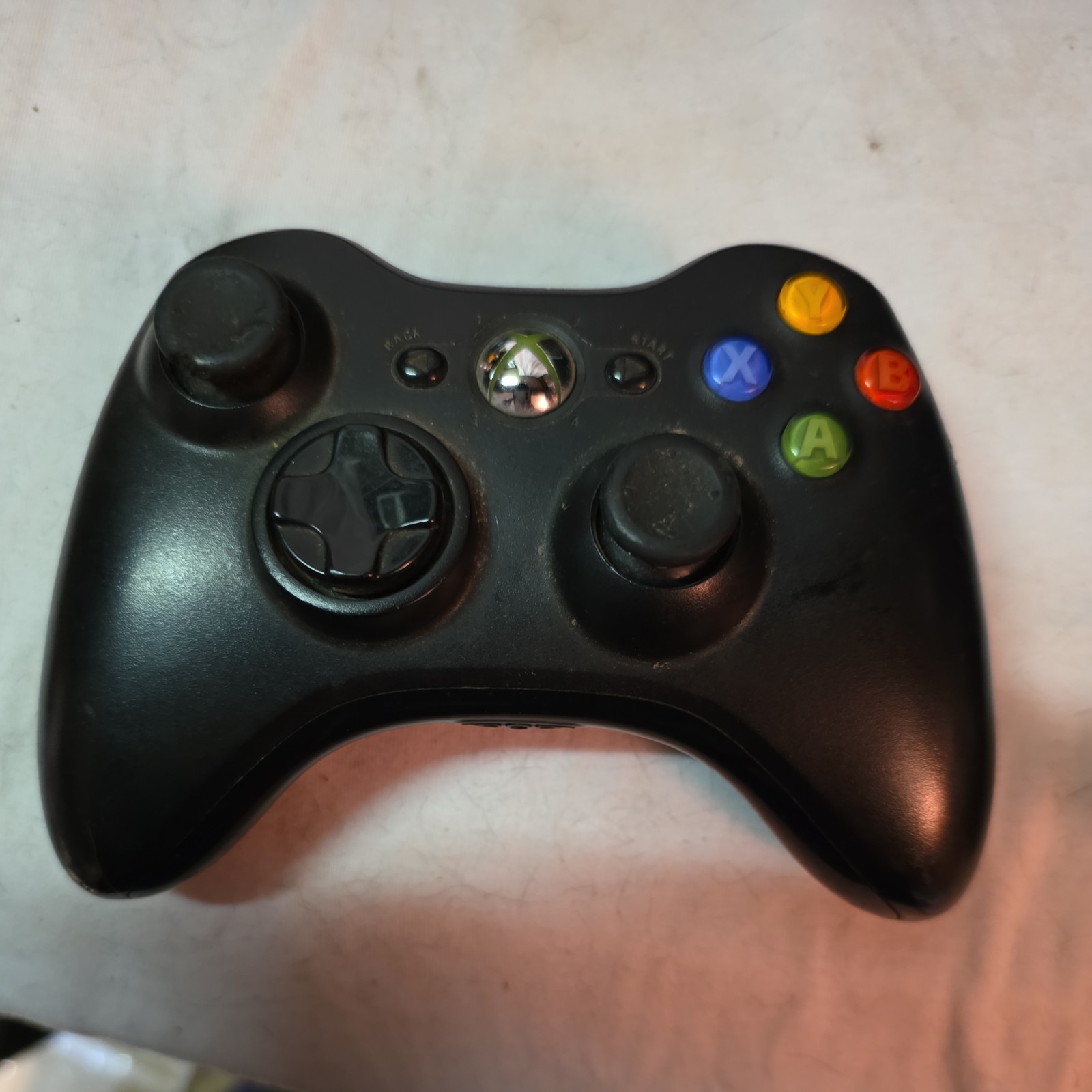 X Box 360 S Gaming console With Kintect Headphones Controller 320 Gb Hard Drive.