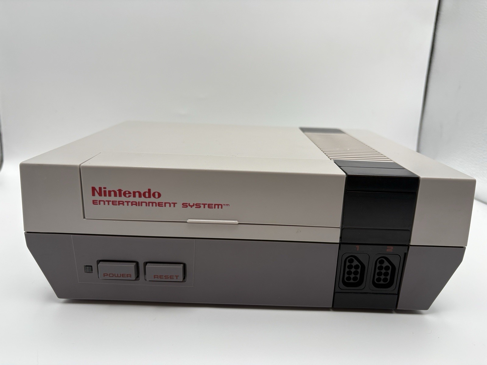 Nintendo NES Console Bundle W/ OEM Cables & Controller + Zapper & Mario DH CLEAN