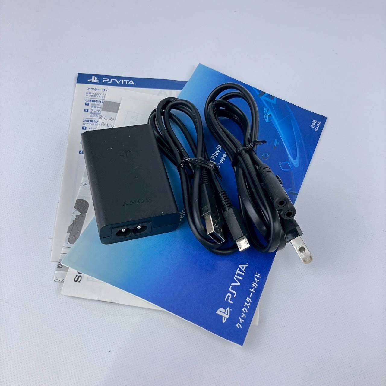 PS Vita PCH-2000 Glacier White Console S Rank Region Free Boxed 1Day Ship G