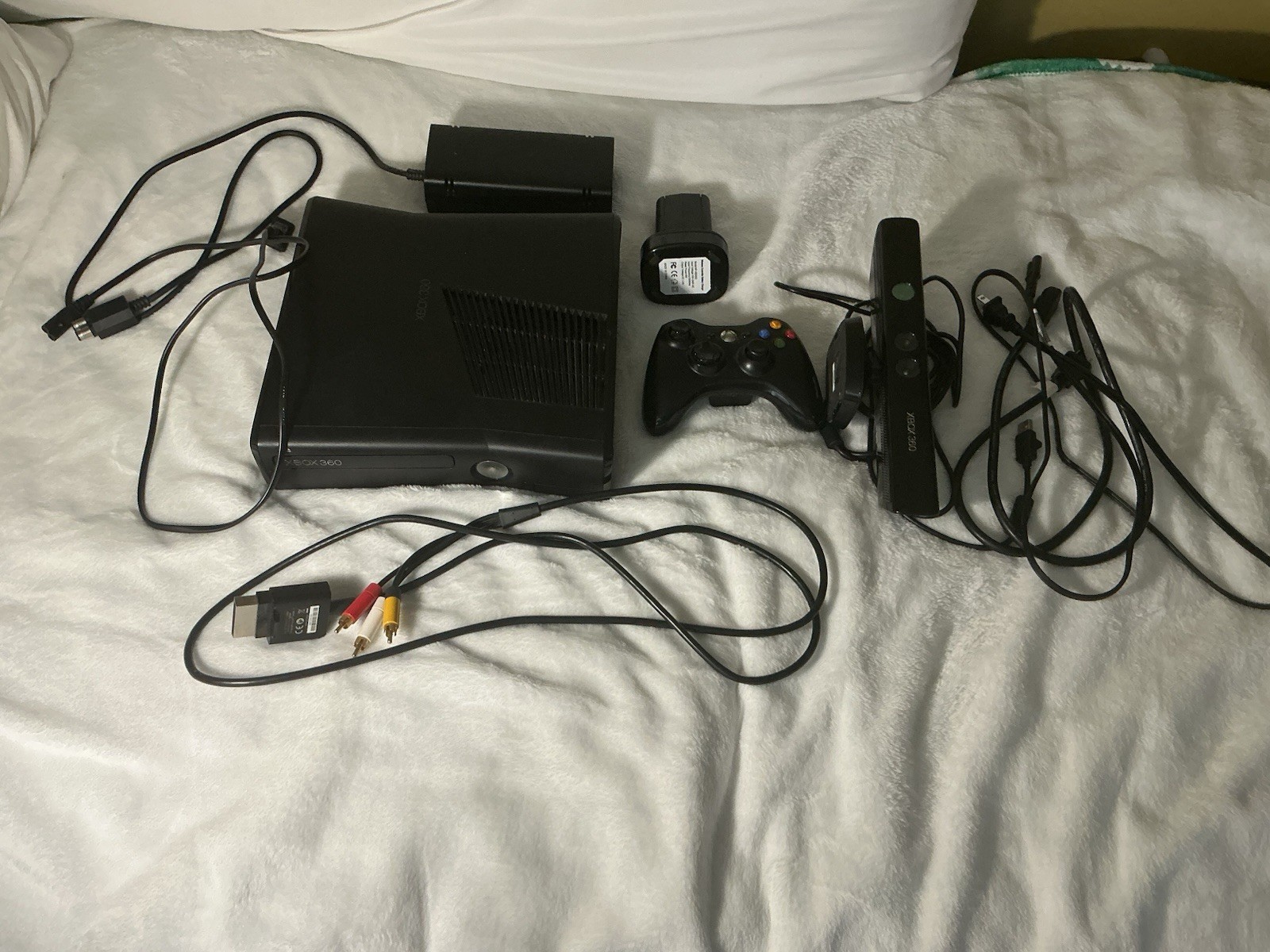 Microsoft Xbox 360 Black Console Bundle Kinect Controller Cables TMNT Game