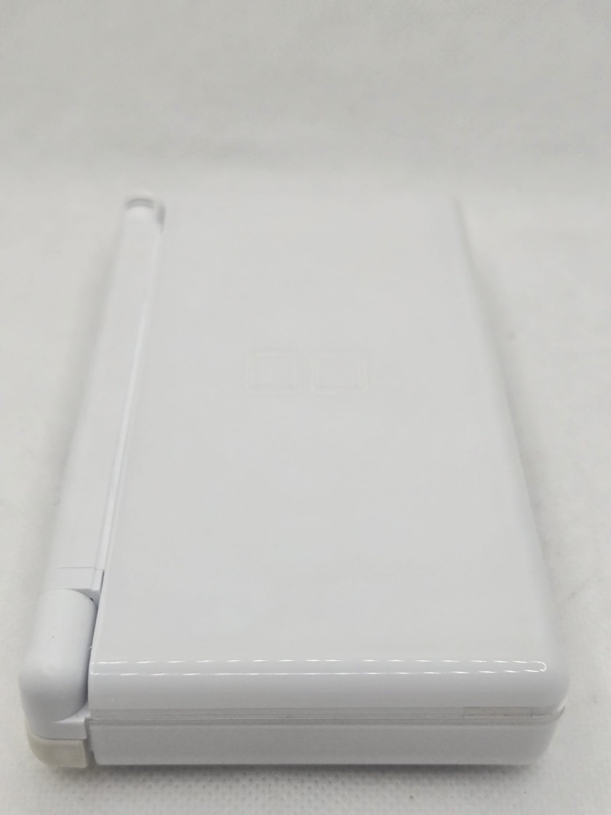 Nintendo DS Lite White USG-003 Console + Charger + 2 Stylus + Crash Nitro Kart
