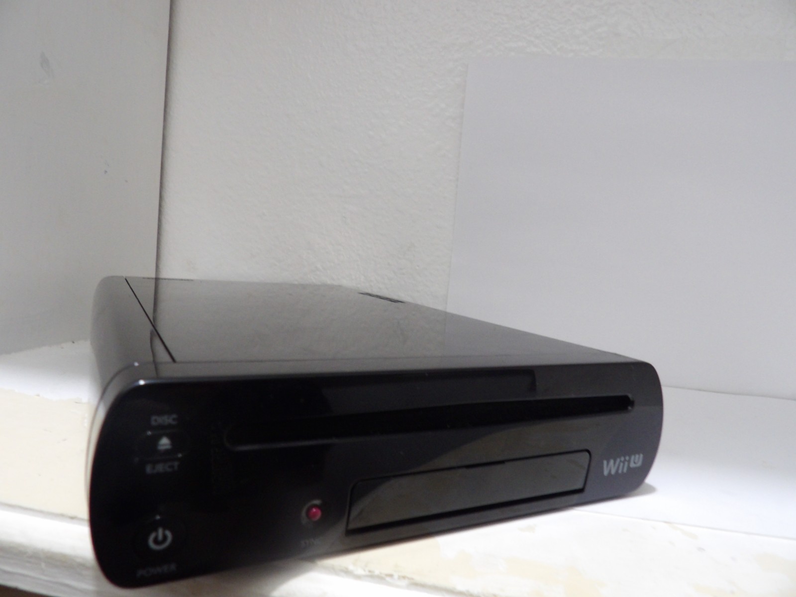 Nintendo Wii U WUP-101(02) 32GB Console Only FOR PARTS OR REPAIR BROKEN