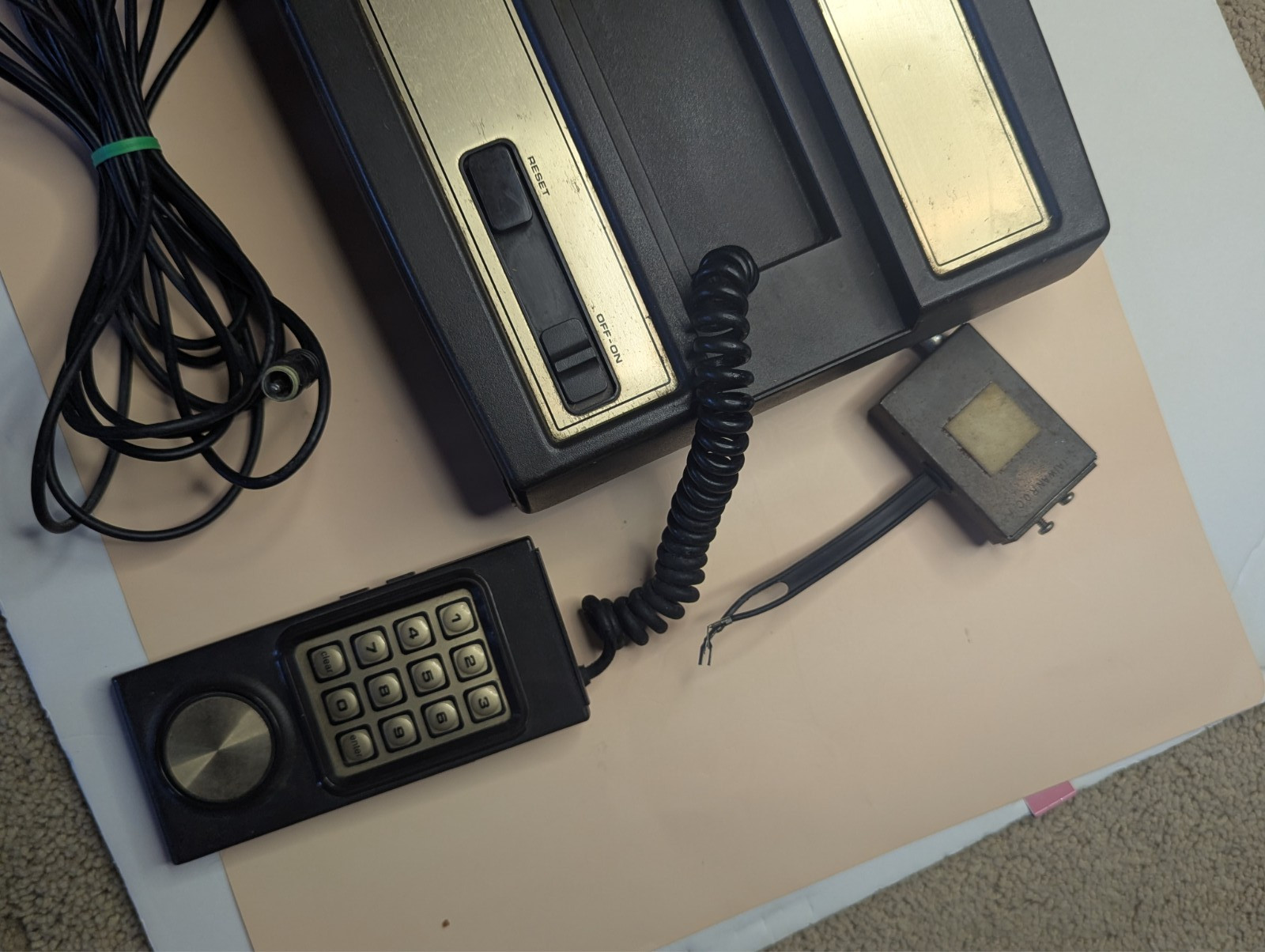 Mattel Intellivision 1979 Console Model 2609 Dual Controller Powers Up