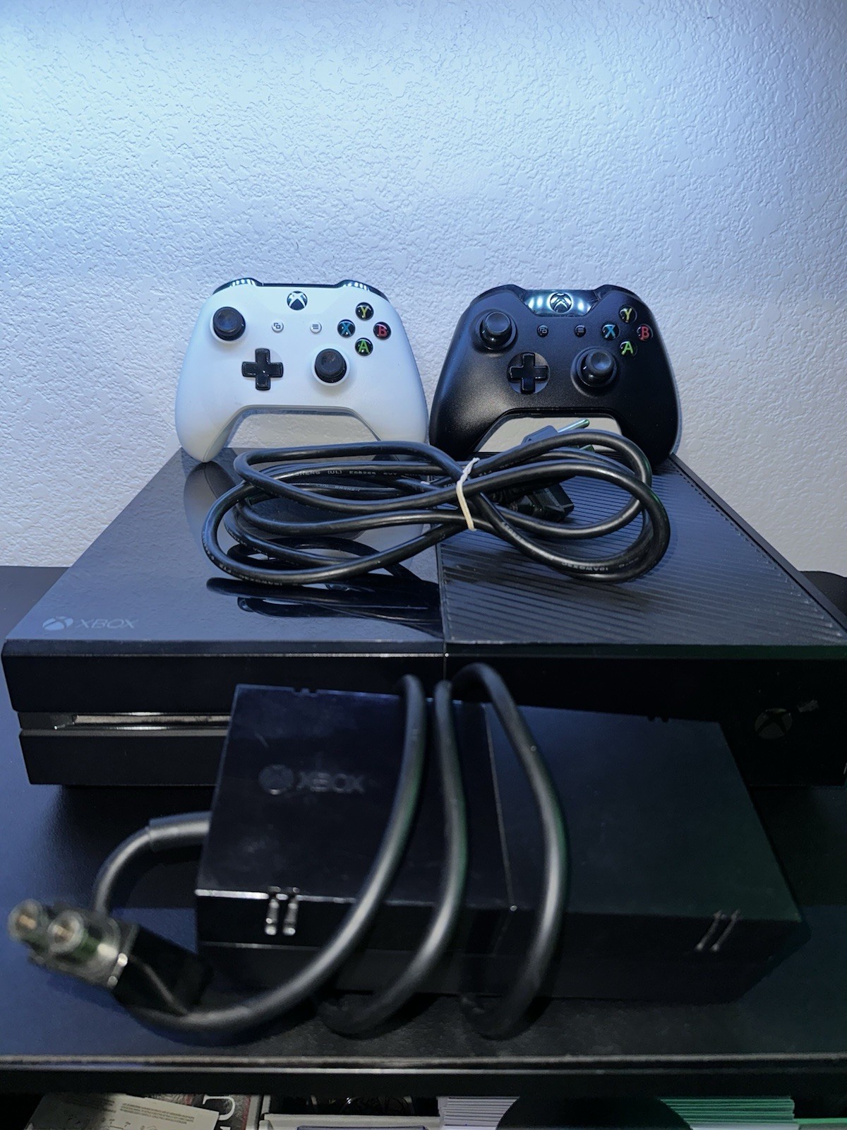 Microsoft Xbox One 500GB Console – Black With 2 Controllers & Cords Tested Works