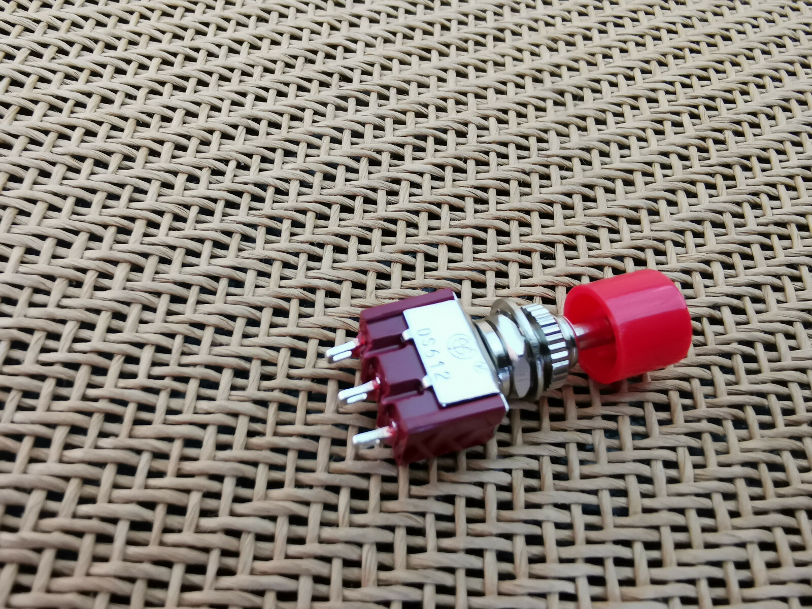2x Locking Latching SPDT ON-ON Push Button Switch w/ Red Cap for 9v-12v-120v