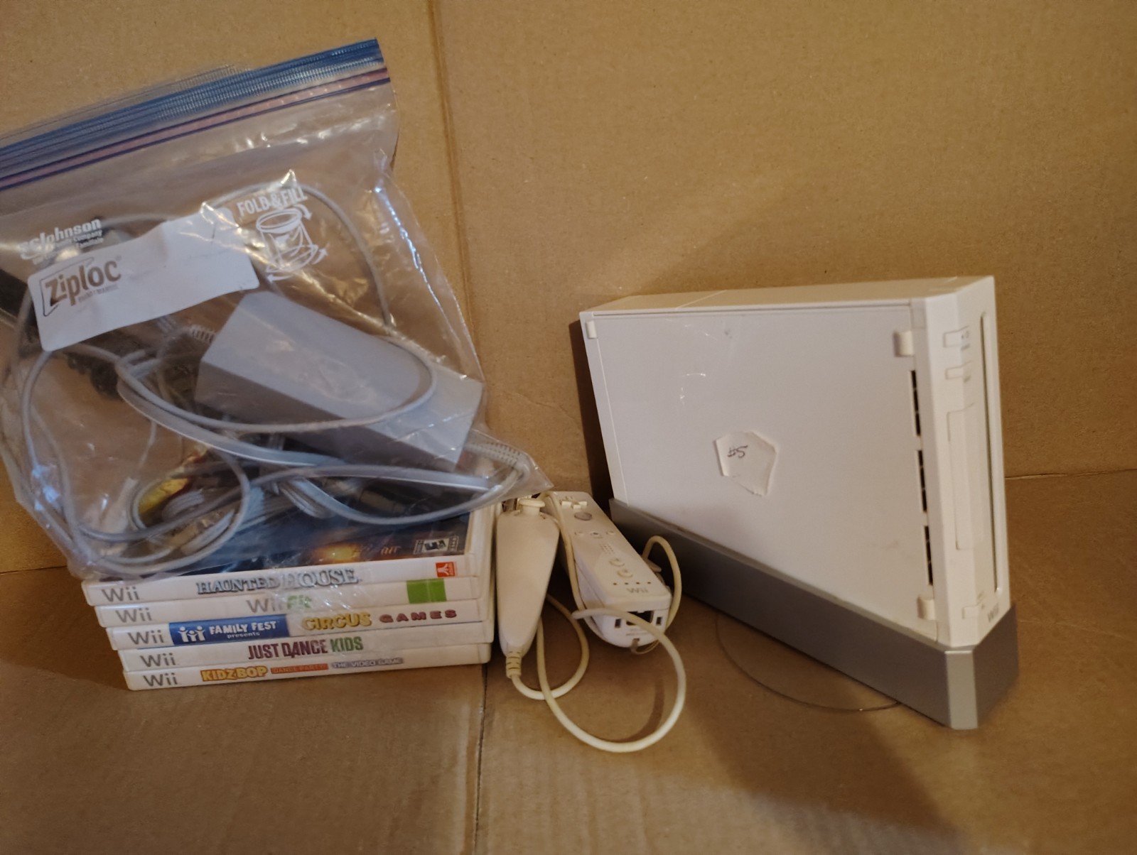 Nintendo RVL-001 Wii Console, 5 Games, 2 Controllers, 2 Nunchuck Tv Not Included