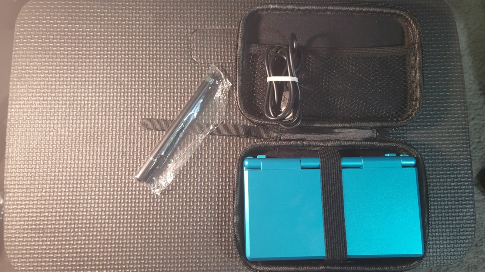 ANBERNIC RGDS ((ROCKNIX OS) 64GB GAME CARD (TURQUOISE BLUE) WITH CASE (GXRG)