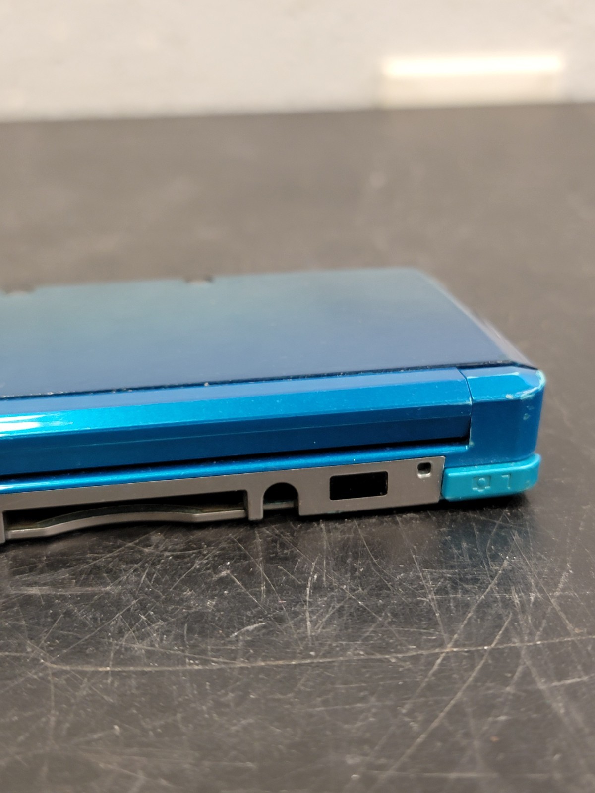 Nintendo 3DS Handheld System – Aqua Blue W/ Charger
