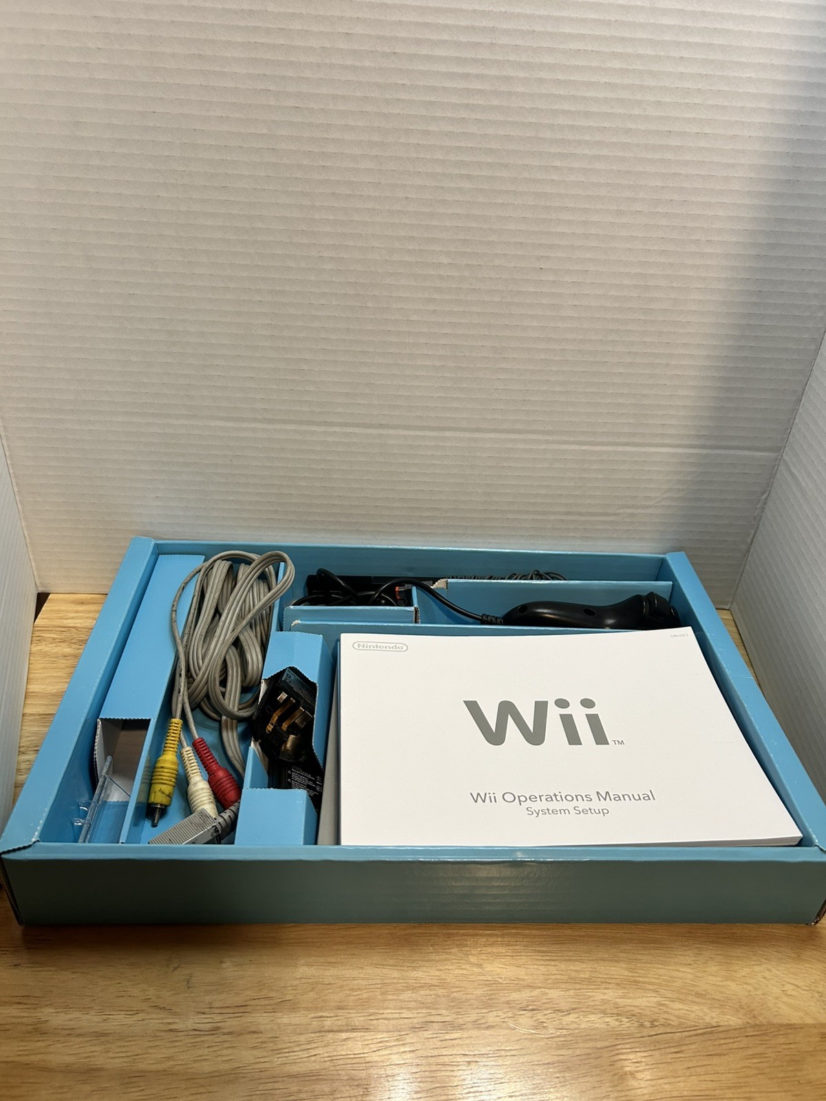Nintendo Wii White Console TESTED,2 controllers 4 GAMES 2 RECHARGEABLE BATTERIES