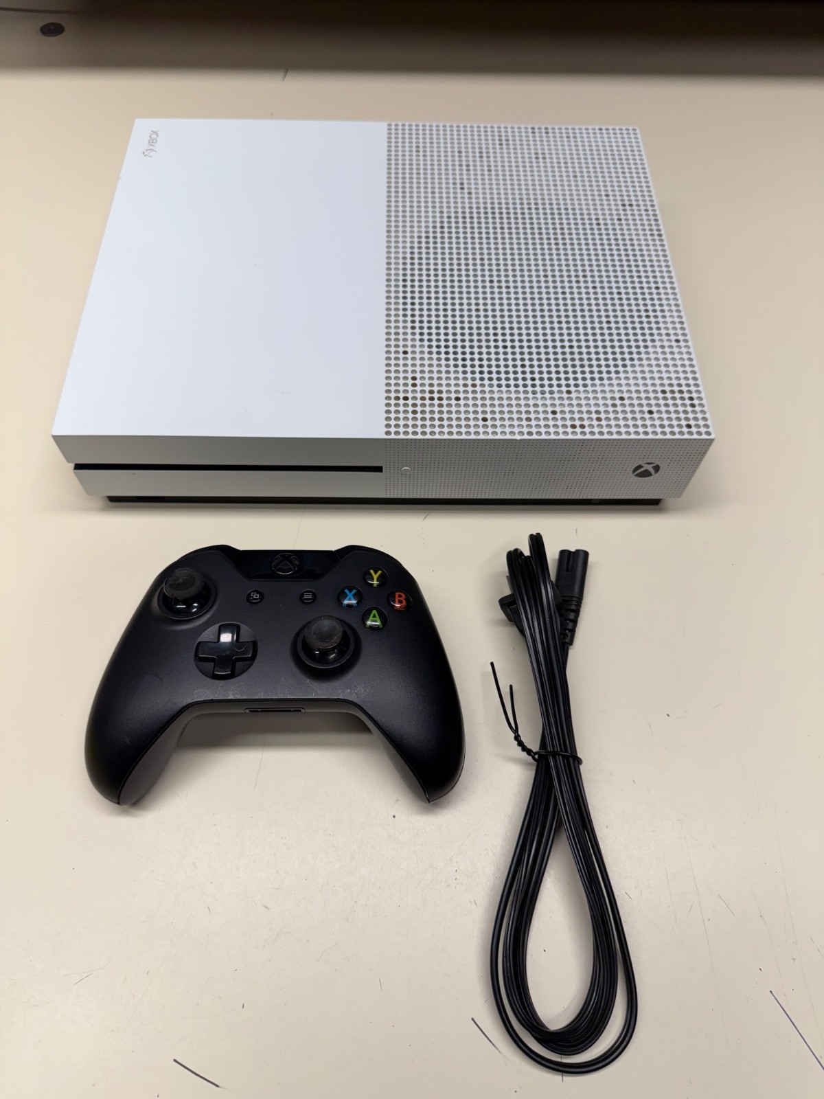 MICROSOFT XBOX ONE S WHITE CONSOLE W/ CONTROLLER 500GB WORKING
