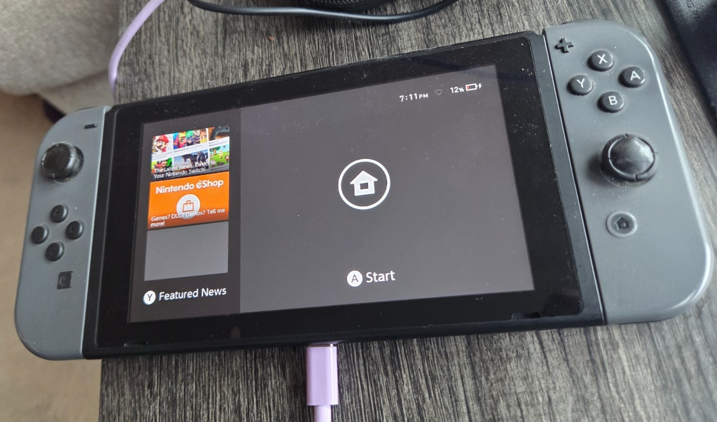 Nintendo Switch Console w/ Gray Joy‑Con light use clean no scratches on display