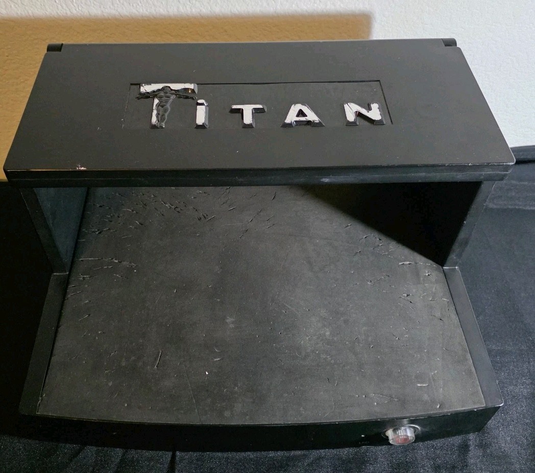 TITAN Universal Pro Player GameStop Console Testing Station, 7″ LCD Screen