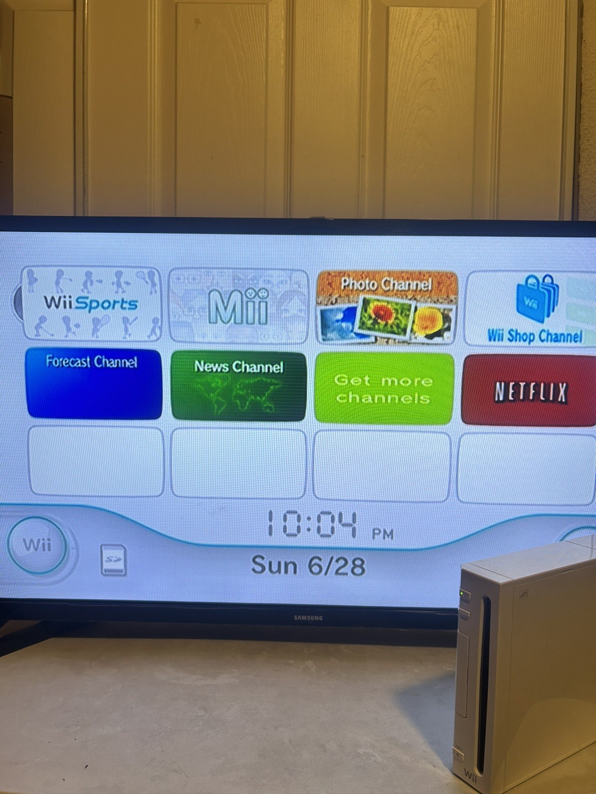 Nintendo Wii White Console TESTED,2 controllers 4 GAMES 2 RECHARGEABLE BATTERIES