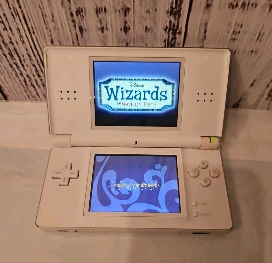 Nintendo DS Lite Bundle w/3 Games & Charger USG-001(JPN)white 2006