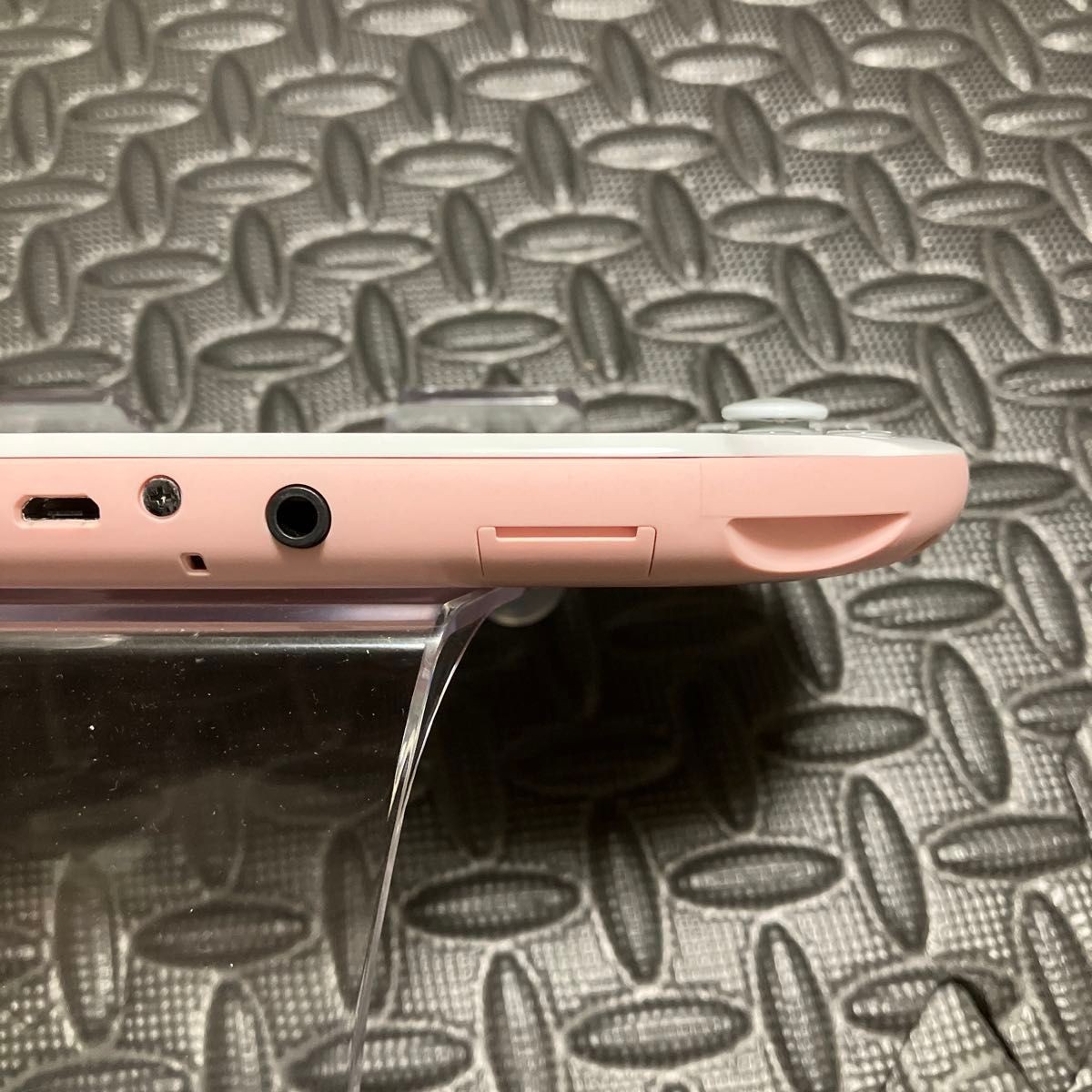Near Mint PS Vita Light Pink White PCH 2000 ZA19 Console Charger Slim JP