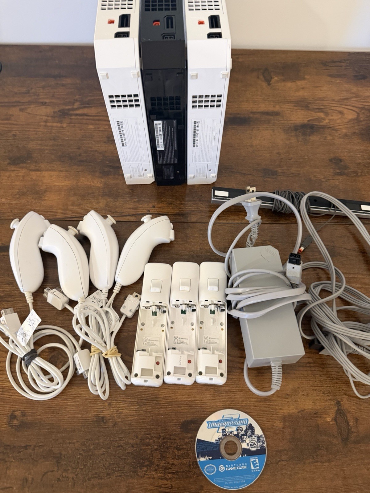 Nintendo Wii Console Lot Bundle 3 Systems 3 Remotes 4 Nunchuks +game