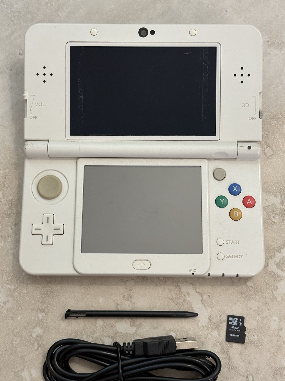 Nintendo New 3DS White Edition Handheld System Console With Charger Read Desc