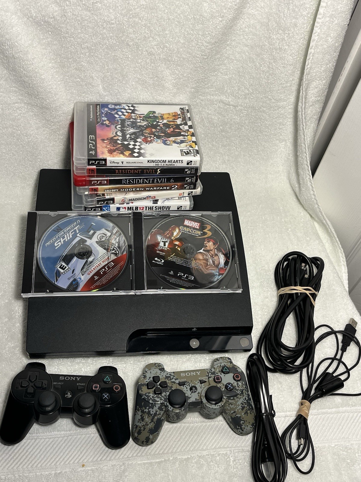 Sony PS3 Slim bundle, CONTROLLERS HAVE ISSUES, 8 Games, PLZ READ DESCRIPTION
