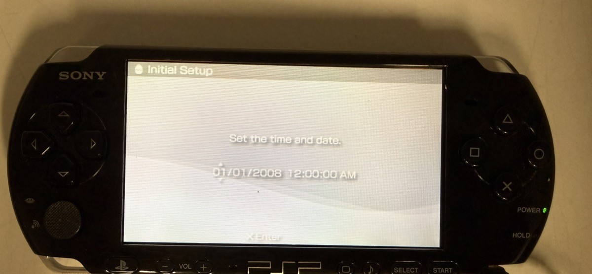 SONY PSP 3001 – HANDHELD WITH HARD CASE, CHARGER AND 3 GAMES. NO BATTERY! Tested