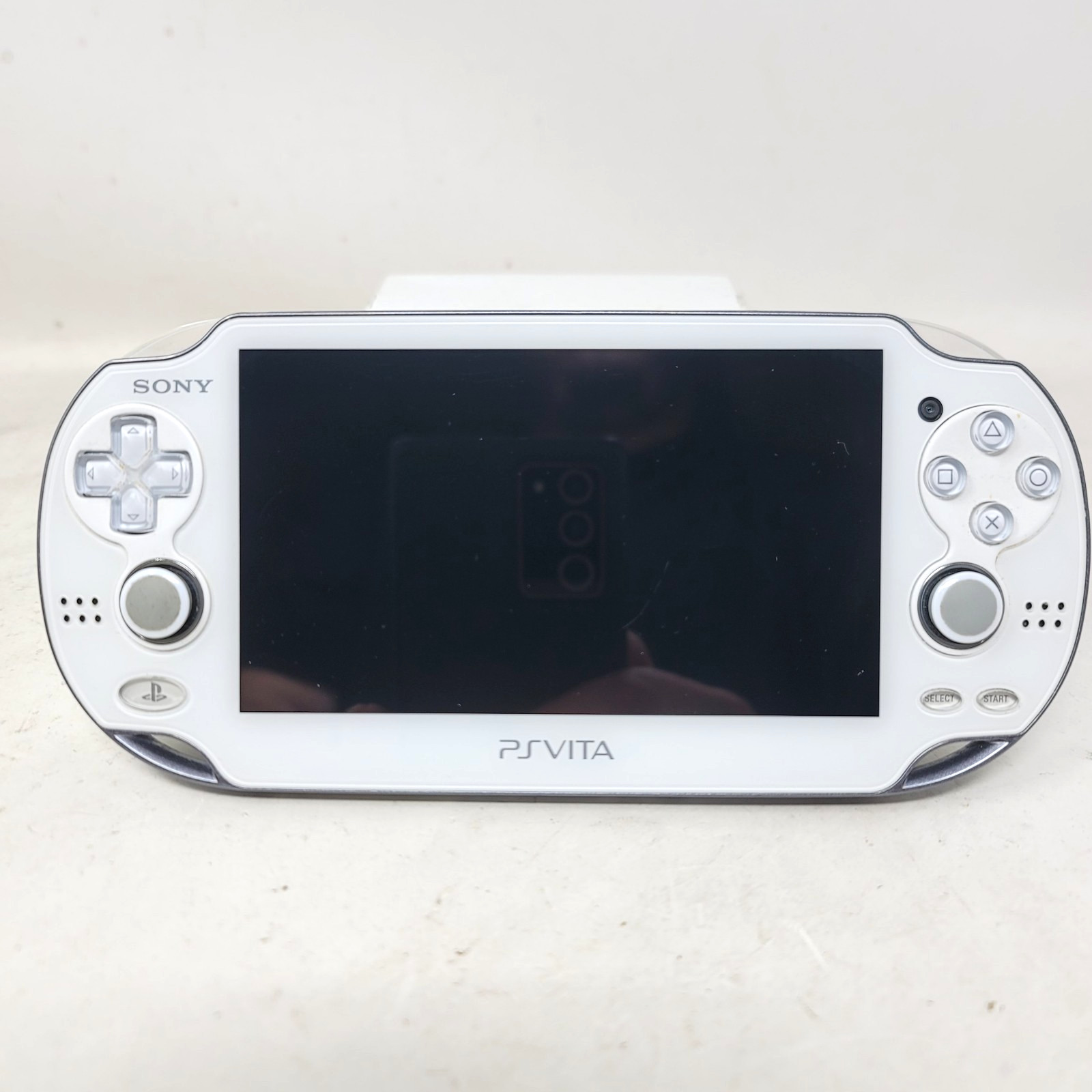 Sony PlayStation PS Vita PCH-1000/1001 White WIFI w Charger 4GB Region Free