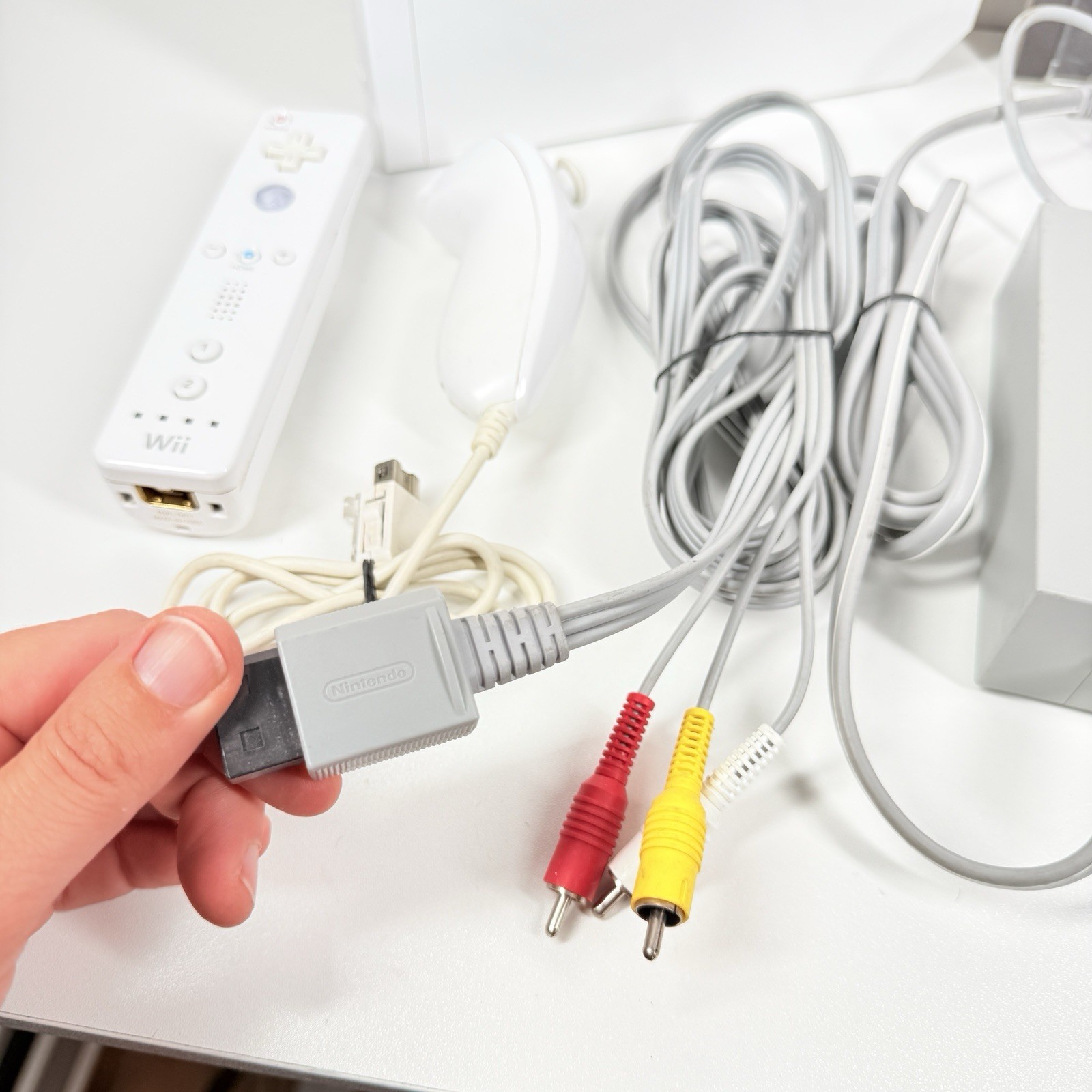 Nintendo Wii White Console Bundle W/OEM Controller , Super Mario Galaxy Tested
