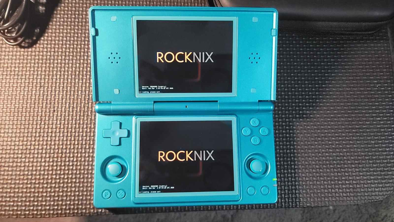 ANBERNIC RGDS ((ROCKNIX OS) 64GB GAME CARD (TURQUOISE BLUE) WITH CASE (GXRG)