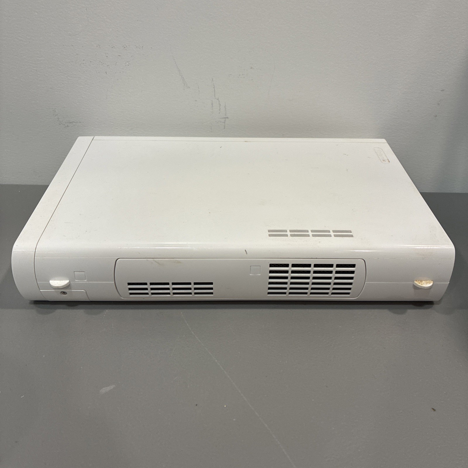 Nintendo Wii U 8GB White Console WUP-001(02) Powers On No Video For Parts