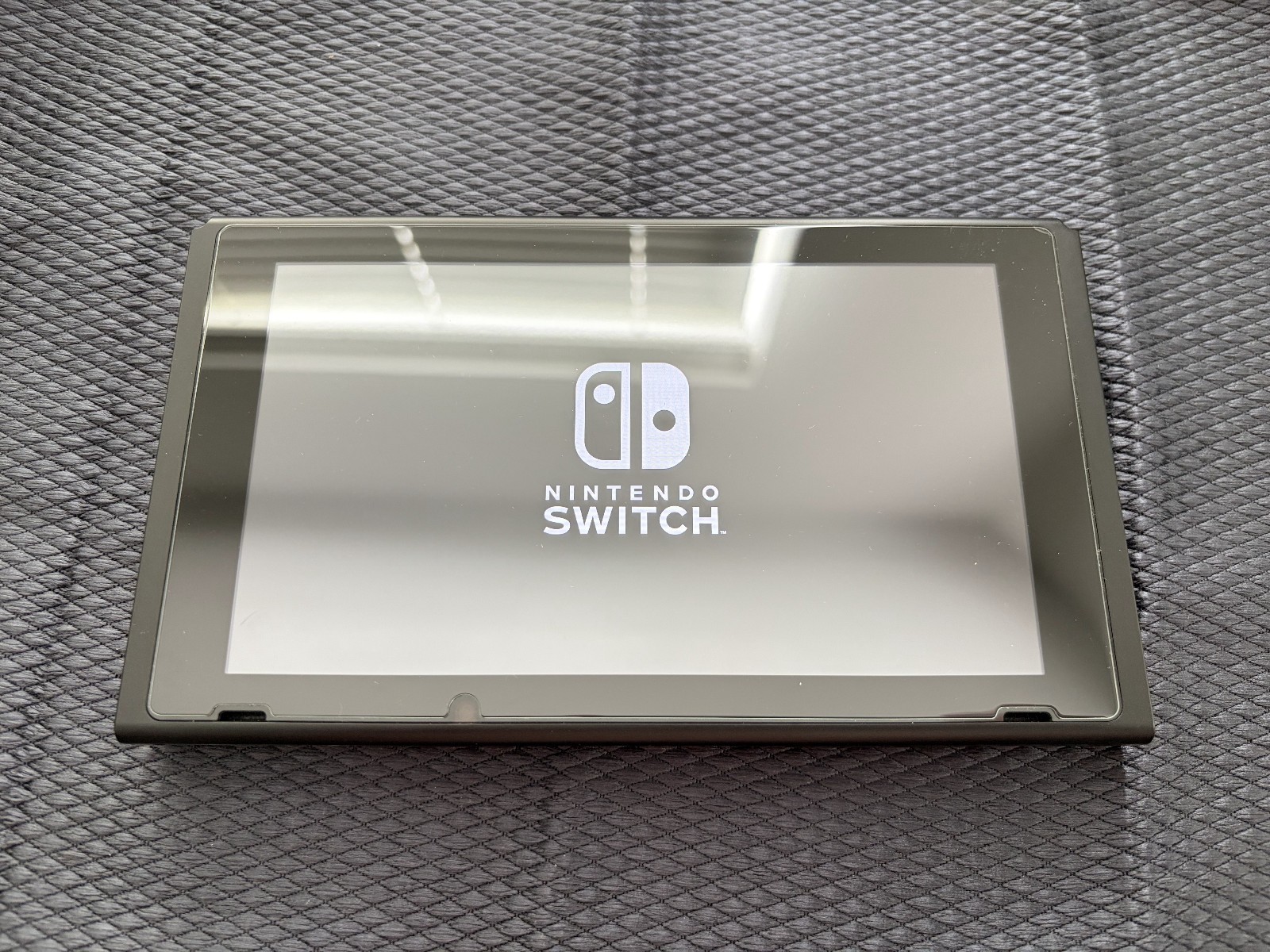 Nintendo Switch 32GB Console with Gray Joy‑Con great condition