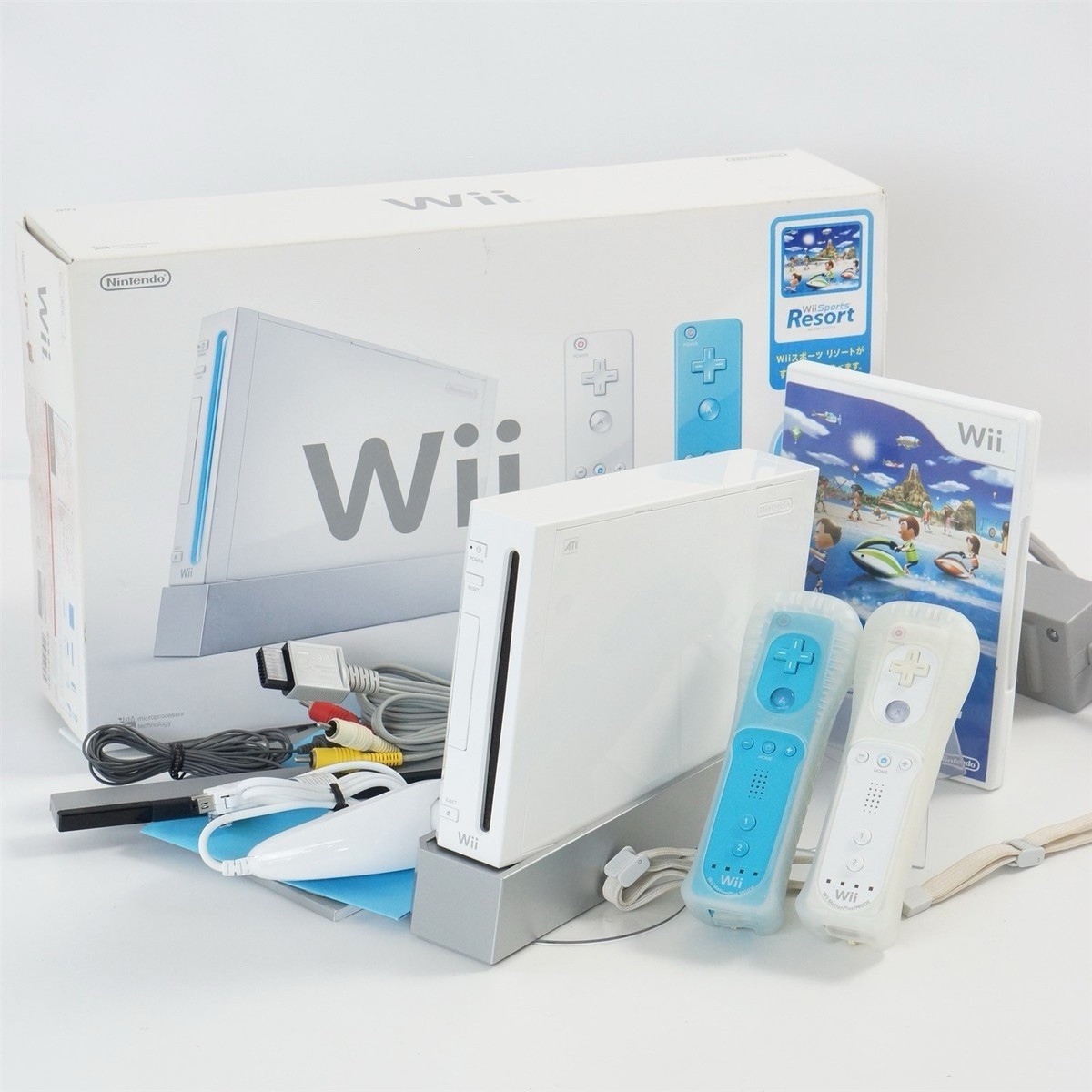 Nintendo Wii RVL-001 White Console Bundle w/ 2 Remotes, Wii Sports & Wii Play
