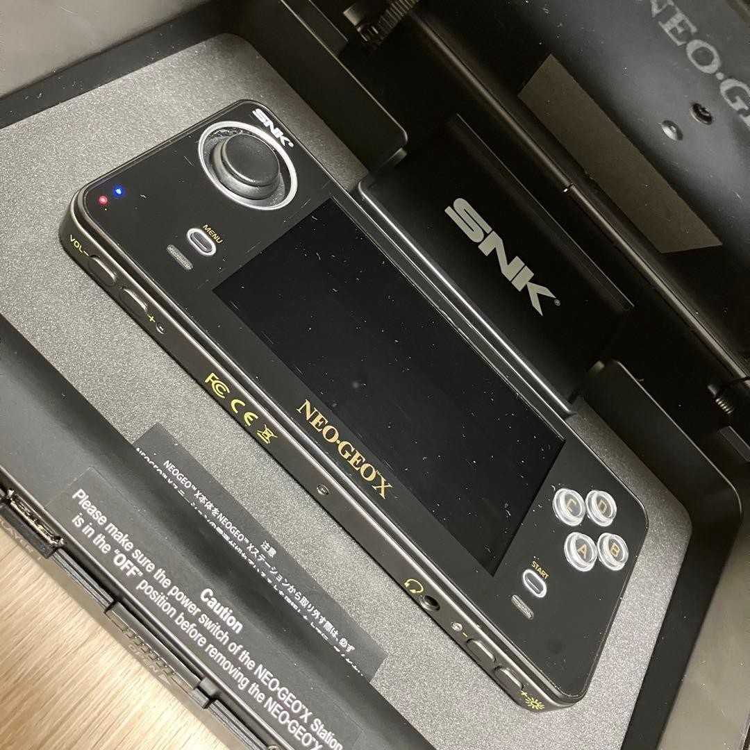 SNK NEO GEO X GOLD Console w/ Game Card Dock 62iqzdkc