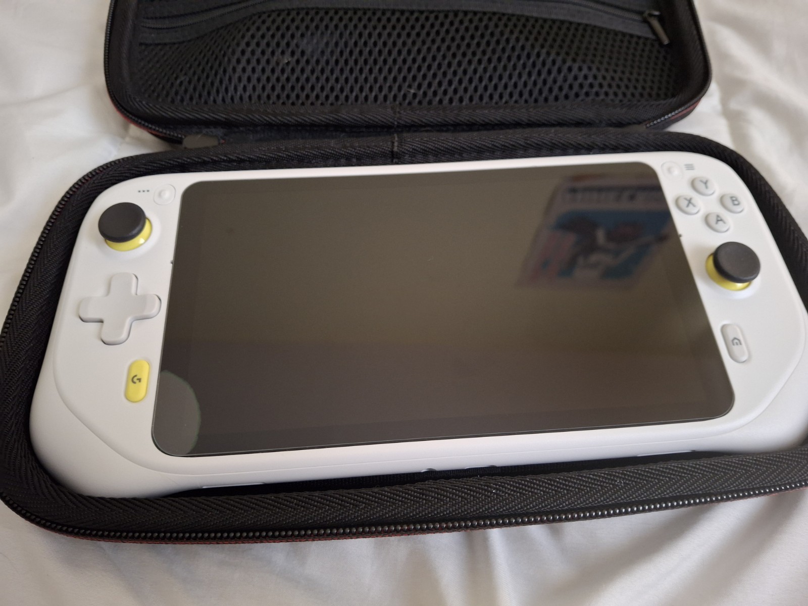Logitech G Cloud Handheld Gaming Console + 128gb SD card + Carry case