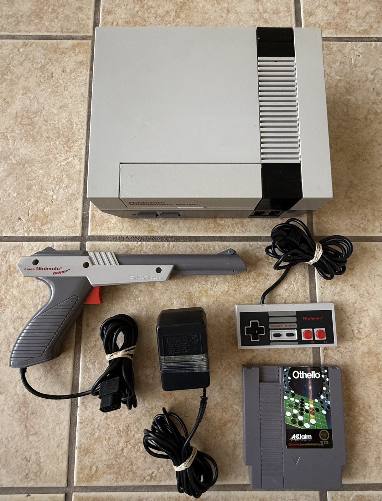 Nintendo Entertainment System NES Console w/ Controller, Zapper, Othello NES-001