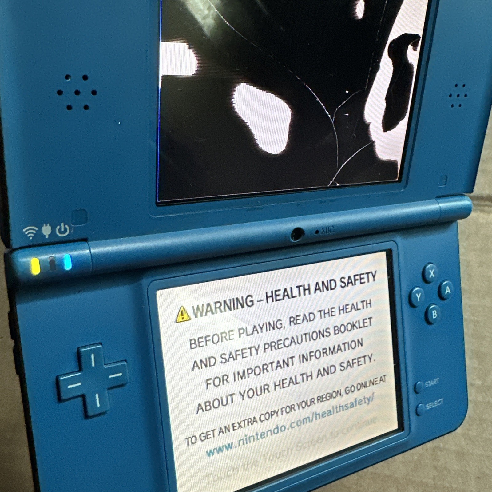 Nintendo DSi XL Blue UTL-001 USA For Parts /Repair [Powers on, READ] As Is