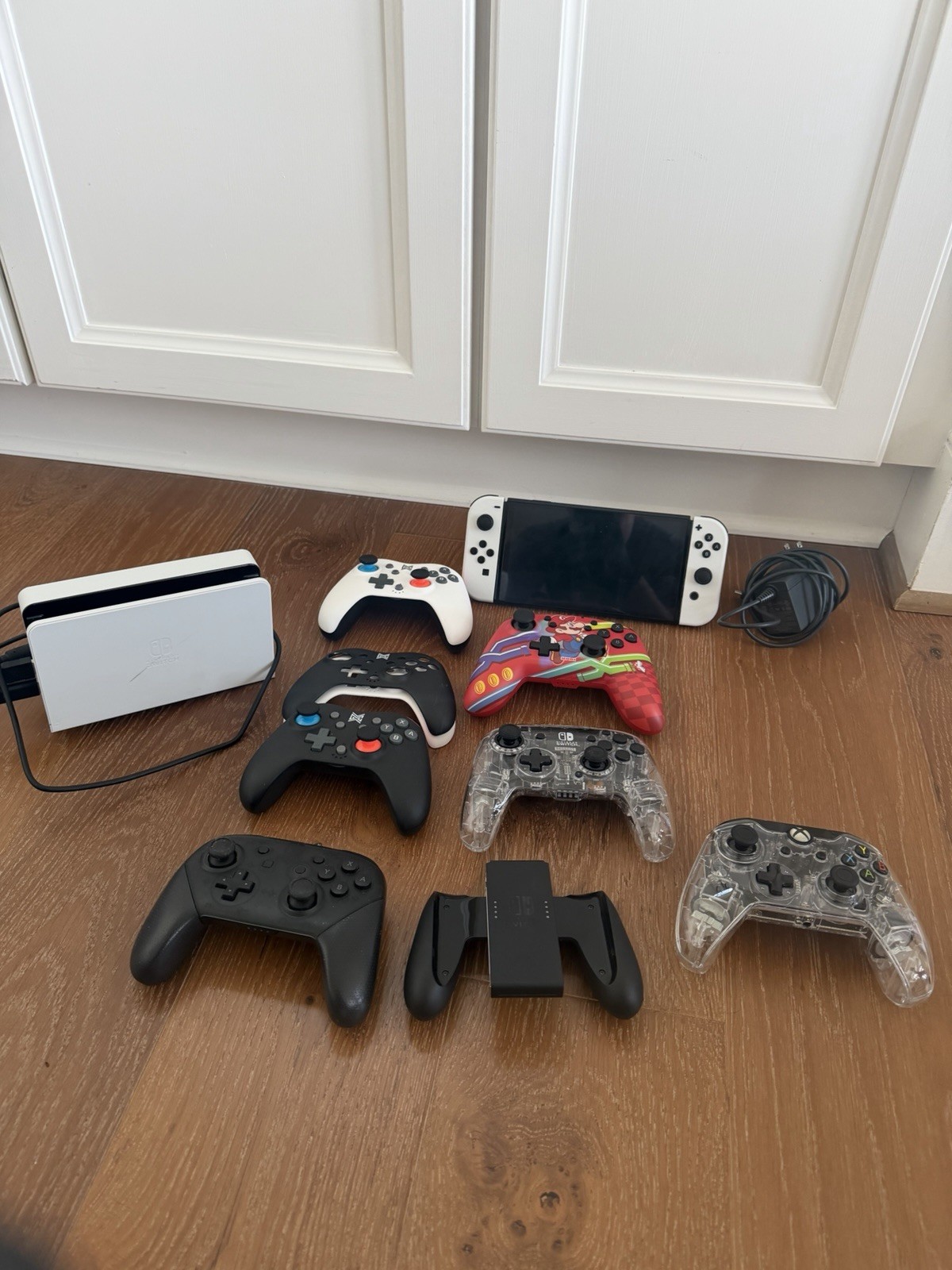 Nintendo Switch OLED Model HEG-001 Handheld Console – 64GB – White