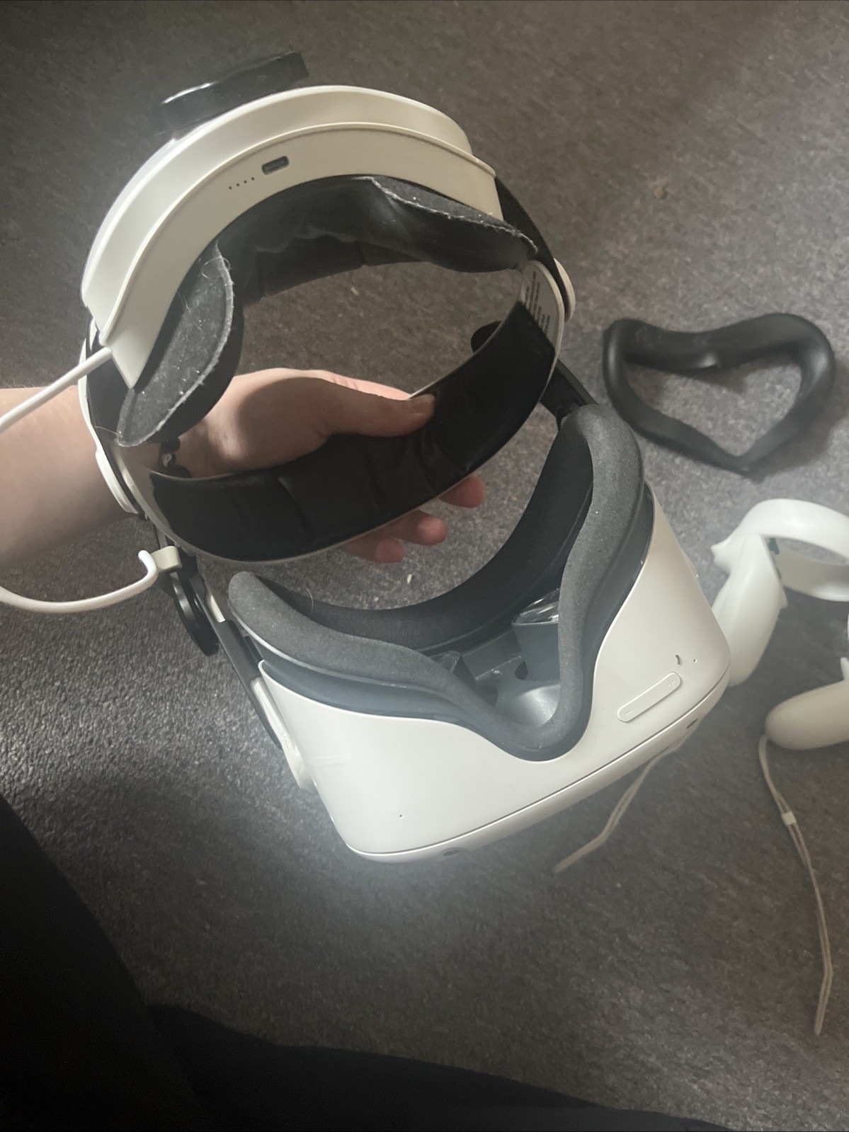 Oculus Quest Two WORK NEEDED Comes With Battery Pack And Silicone Face Cover