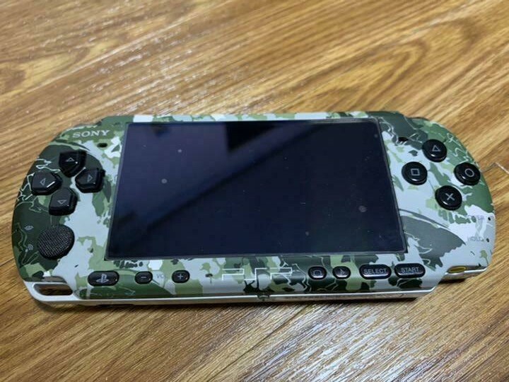 Playstation Metal Gear Solid Peace Walker Premium Package PSP-3000 Console only