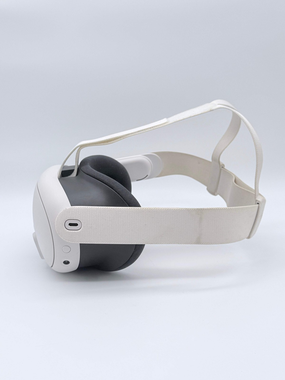 Meta Oculus Quest 3 S3A 512GB White VR Headset 2 Controllers