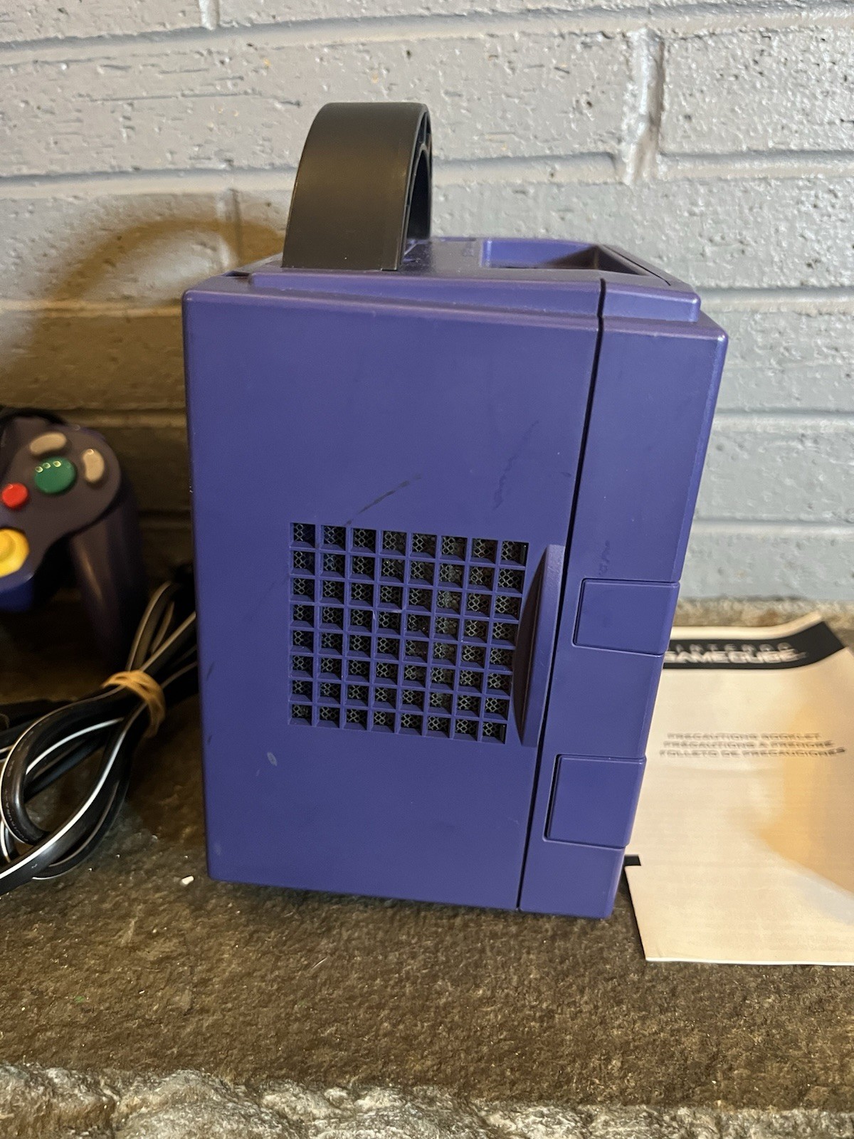 Nintendo GameCube Console Bundle – Indigo with 2 controllers Instructions