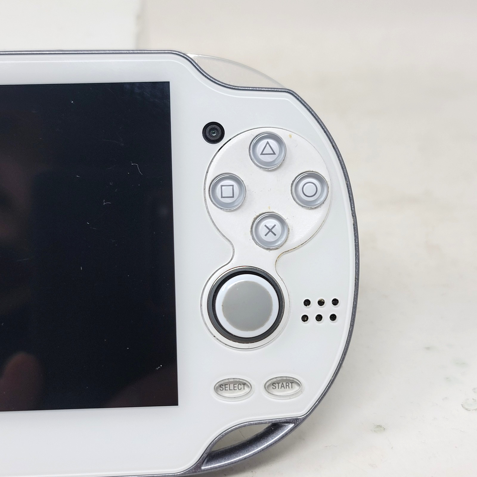 Sony PlayStation PS Vita PCH-1000/1001 White WIFI w Charger 4GB Region Free