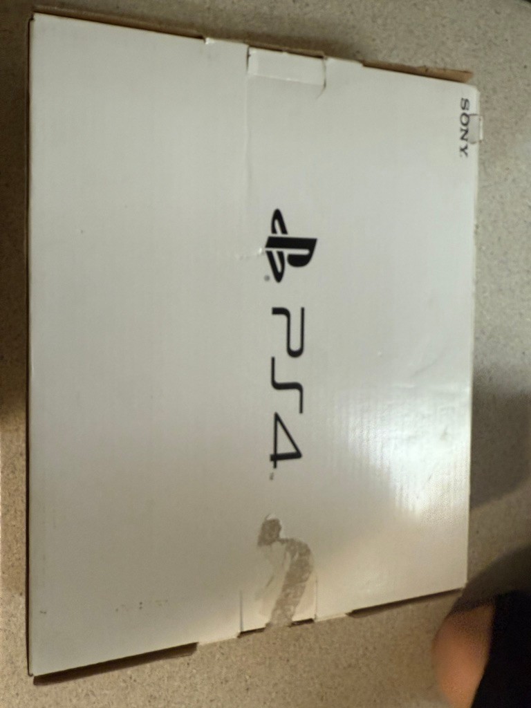Sony PS4 Slim 1TB Console Bundle (4 Games, 1 Controller) TESTED & WORKS. CLEAN