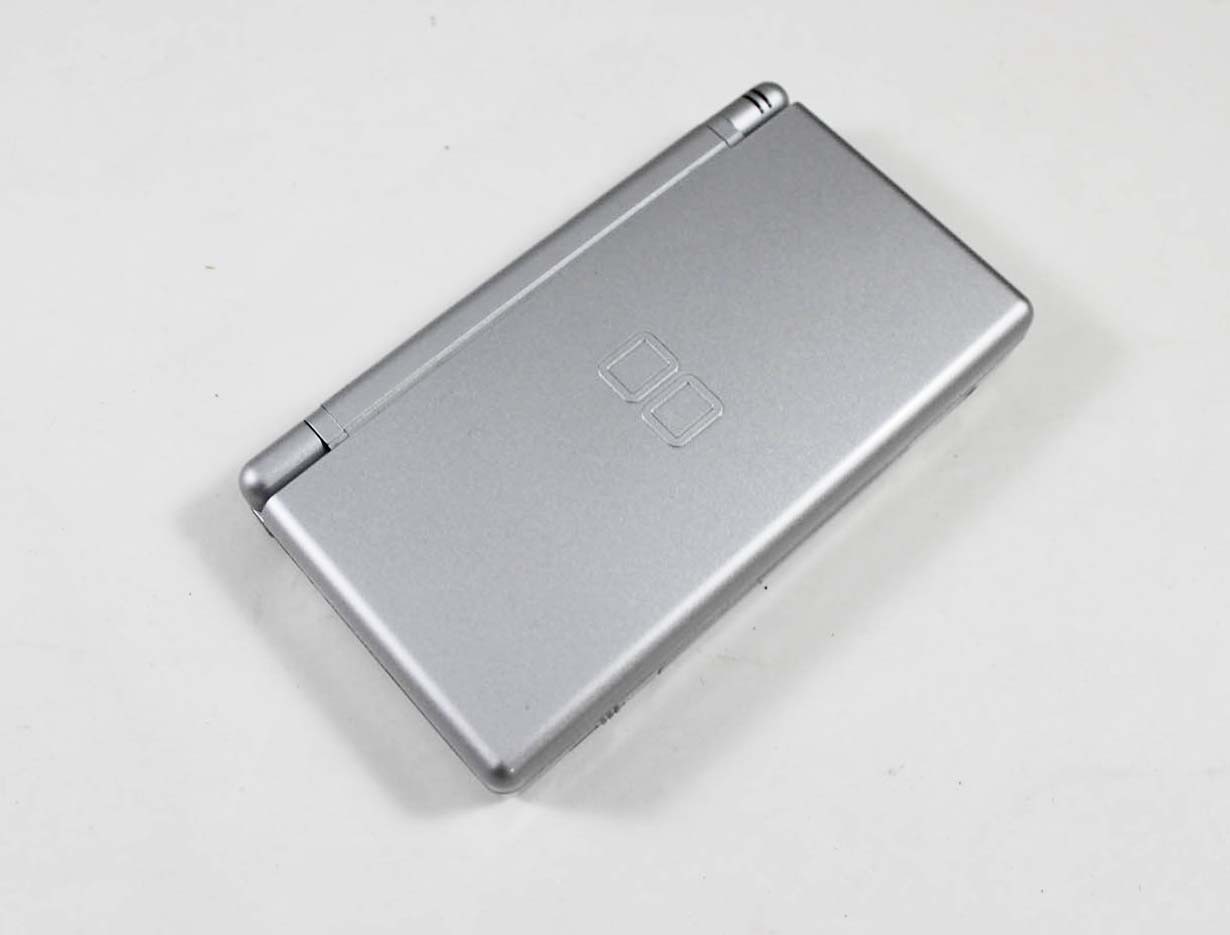Nintendo DS Lite Silver System – Good Working Condition!