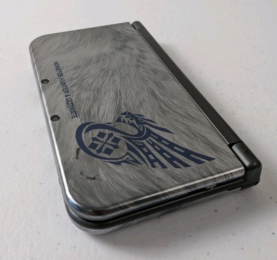‘New’ Nintendo 3DSXL Console – Monster Hunter 4 Special Edition *PAL VERSION*
