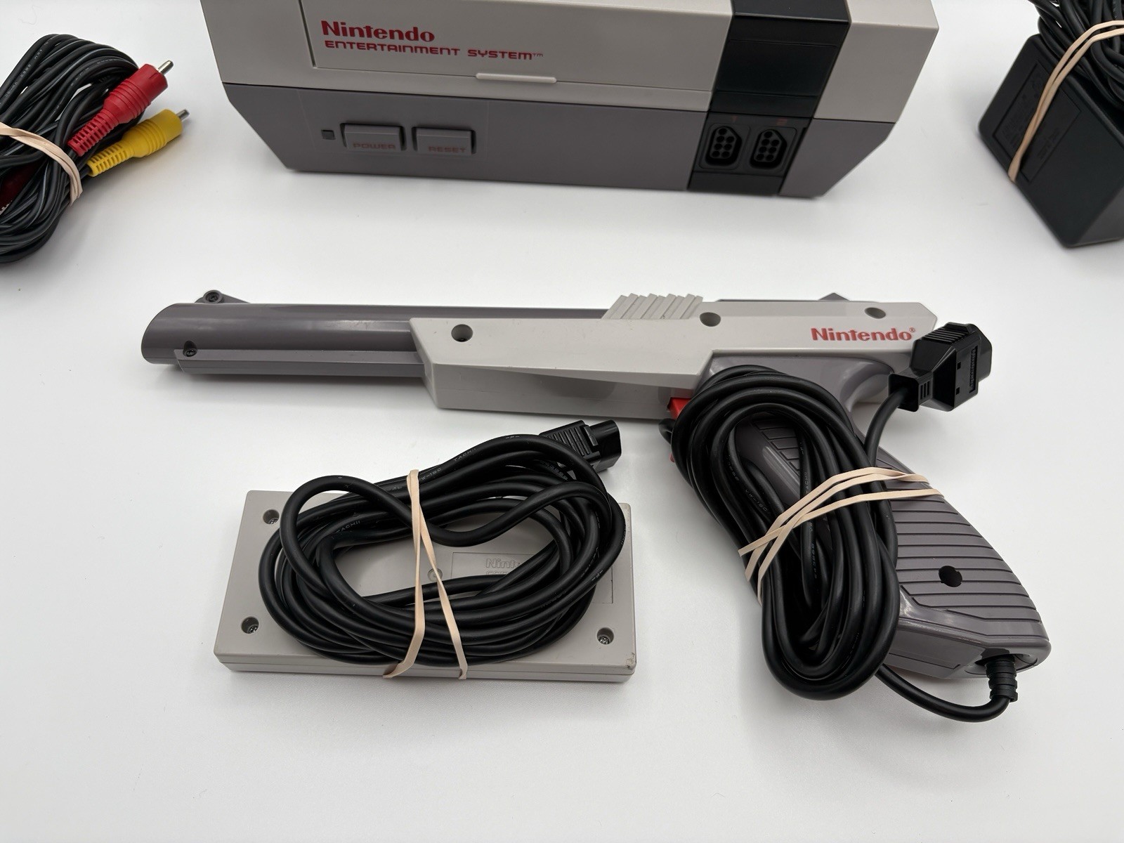 Nintendo NES Console Bundle W/ OEM Cables & Controller + Zapper & Mario DH CLEAN