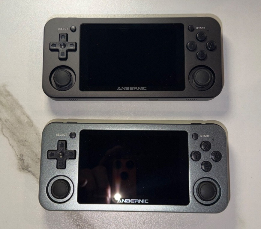 Anbernic RG 351 M w/64 GB and over 2500 games